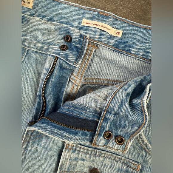 Levi's Women Middy Ankle Bootcut Jeans Size 28 Vintage Inspired Big E Light Wash - Picture 4 of 11